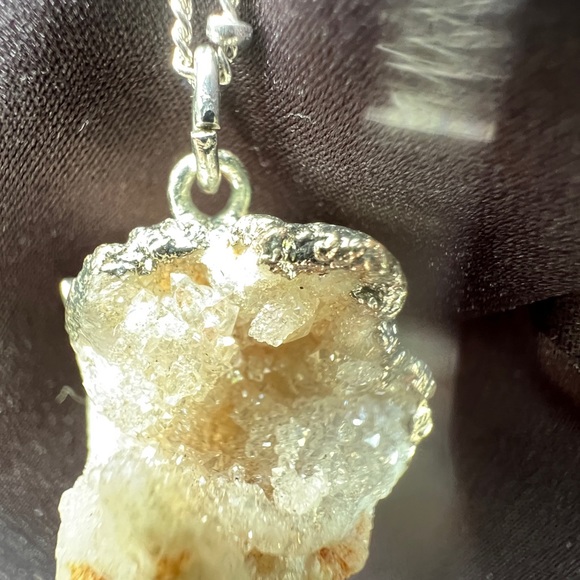 DRUZY GEODE NECKLACE - Picture 7 of 8